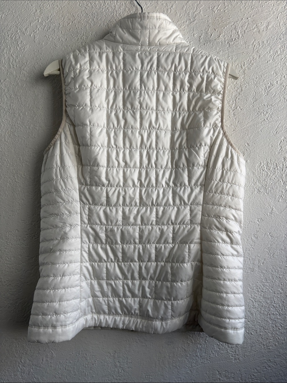 Patagonia White Quilted Lightweight Puffer Vest - Picture 2 of 9